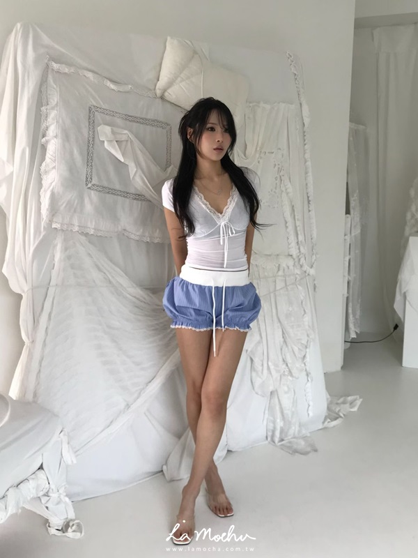 蕾絲滾邊襯衫條紋短褲